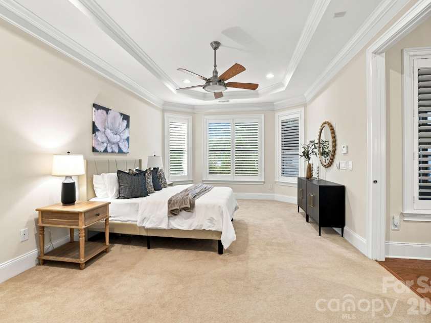 15503 Lake Ridge Road, Charlotte, NC 28278.  MLS# CAR4401425, YatesRealty ID 39842. 
