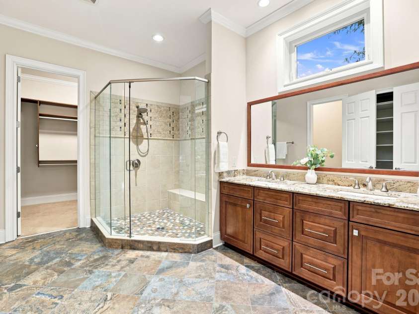15503 Lake Ridge Road, Charlotte, NC 28278.  MLS# CAR4401425, YatesRealty ID 39842. 