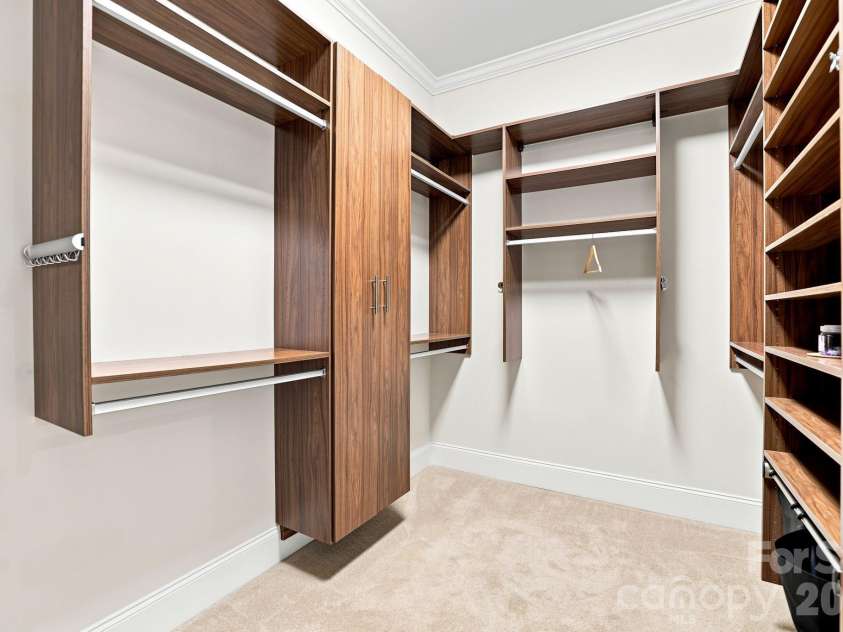 15503 Lake Ridge Road, Charlotte, NC 28278.  MLS# CAR4401425, YatesRealty ID 39842. 