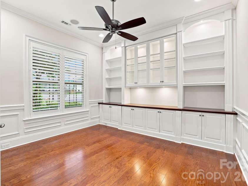 15503 Lake Ridge Road, Charlotte, NC 28278.  MLS# CAR4401425, YatesRealty ID 39842. 