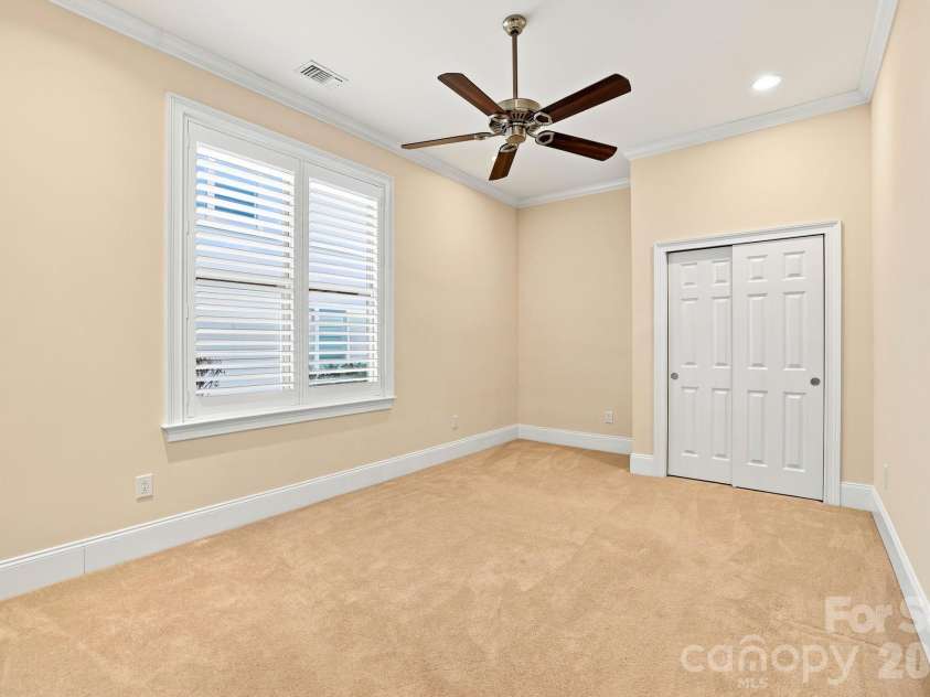 15503 Lake Ridge Road, Charlotte, NC 28278.  MLS# CAR4401425, YatesRealty ID 39842. 
