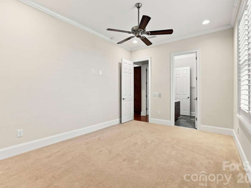 15503 Lake Ridge Road, Charlotte, NC 28278.  MLS# CAR4401425, YatesRealty ID 39842. 