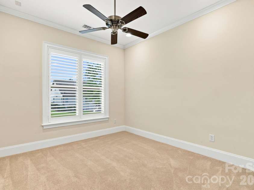 15503 Lake Ridge Road, Charlotte, NC 28278.  MLS# CAR4401425, YatesRealty ID 39842. 