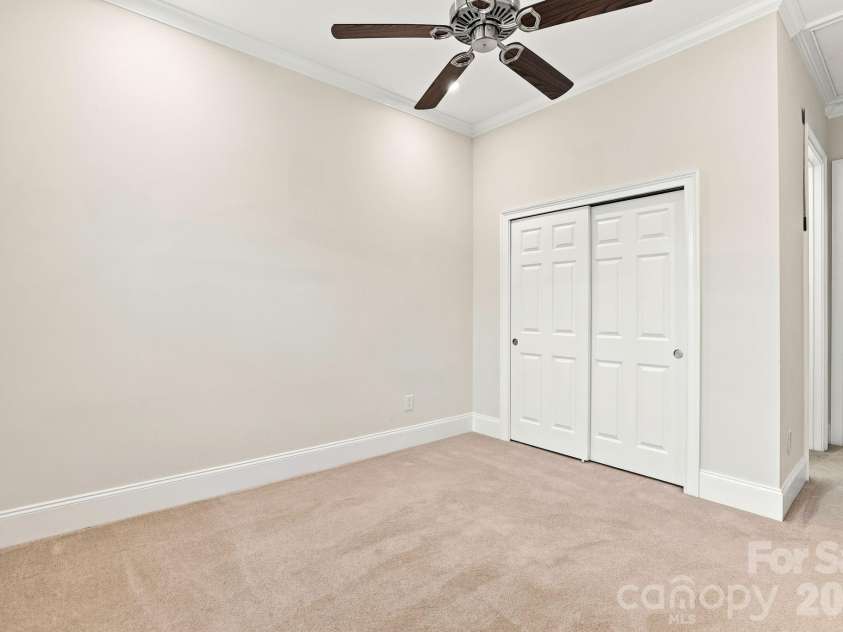 15503 Lake Ridge Road, Charlotte, NC 28278.  MLS# CAR4401425, YatesRealty ID 39842. 