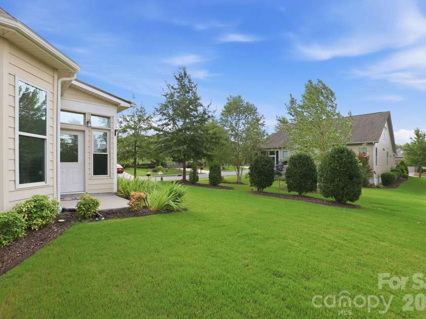 15503 Lake Ridge Road, Charlotte, NC 28278.  MLS# CAR4401425, YatesRealty ID 39842. 