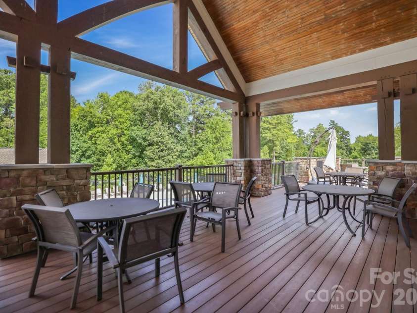 15503 Lake Ridge Road, Charlotte, NC 28278.  MLS# CAR4401425, YatesRealty ID 39842. 