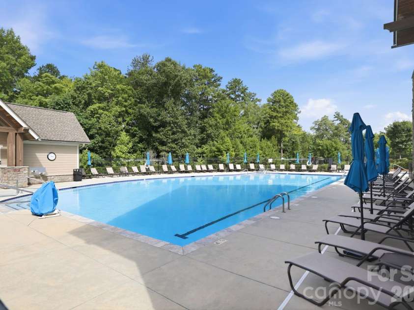 15503 Lake Ridge Road, Charlotte, NC 28278.  MLS# CAR4401425, YatesRealty ID 39842. 