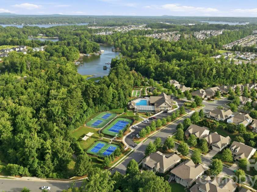 15503 Lake Ridge Road, Charlotte, NC 28278.  MLS# CAR4401425, YatesRealty ID 39842. 