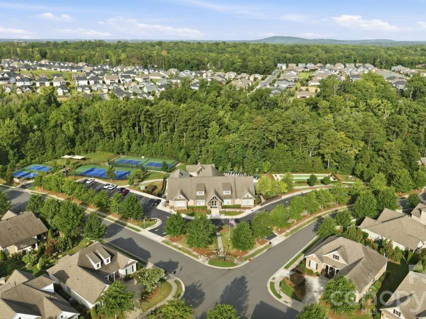 15503 Lake Ridge Road, Charlotte, NC 28278.  MLS# CAR4401425, YatesRealty ID 39842. 