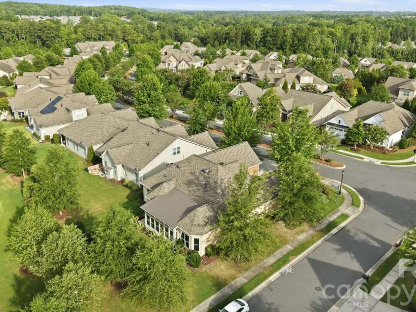 15503 Lake Ridge Road, Charlotte, NC 28278.  MLS# CAR4401425, YatesRealty ID 39842. 