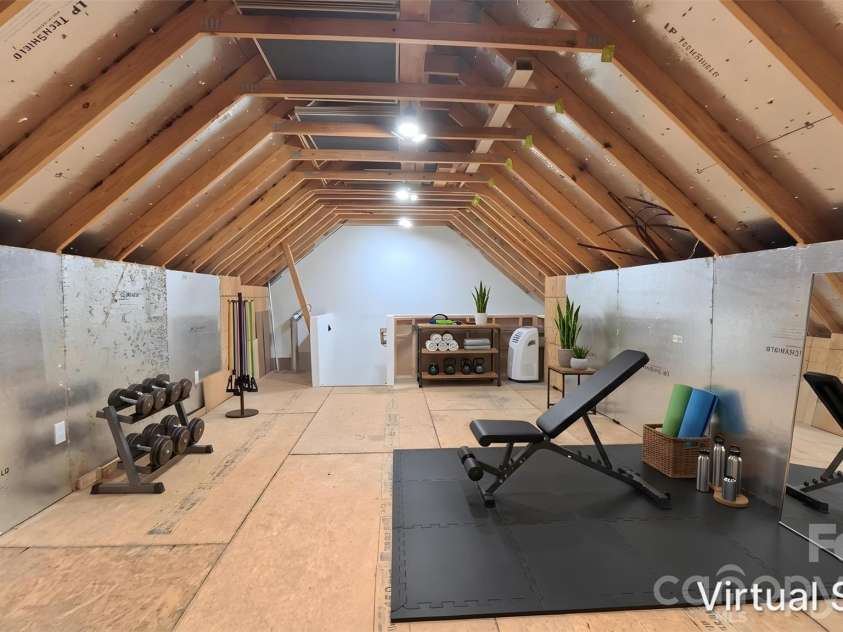 15503 Lake Ridge Road, Charlotte, NC 28278.  MLS# CAR4401425, YatesRealty ID 39842. Flex space/ Storage