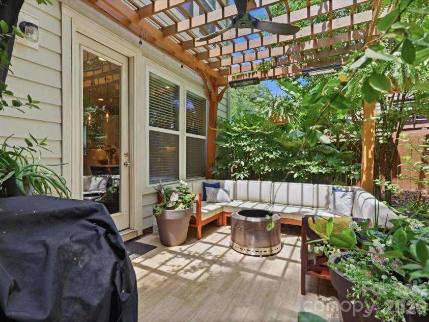 1403 Academy Street, Charlotte, NC 28205.  MLS# CAR4399279, YatesRealty ID 39844. 