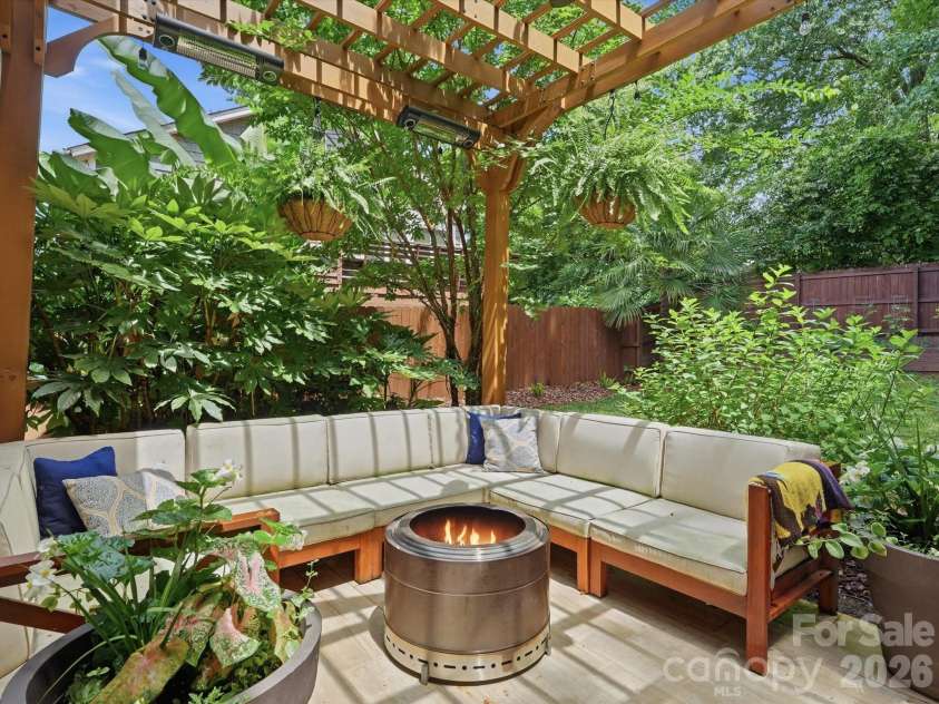 1403 Academy Street, Charlotte, NC 28205.  MLS# CAR4399279, YatesRealty ID 39844. 