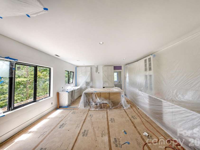 77 Camsyn Drive, Weaverville, NC 28787.  MLS# CAR4398934, YatesRealty ID 39846. Kitchen