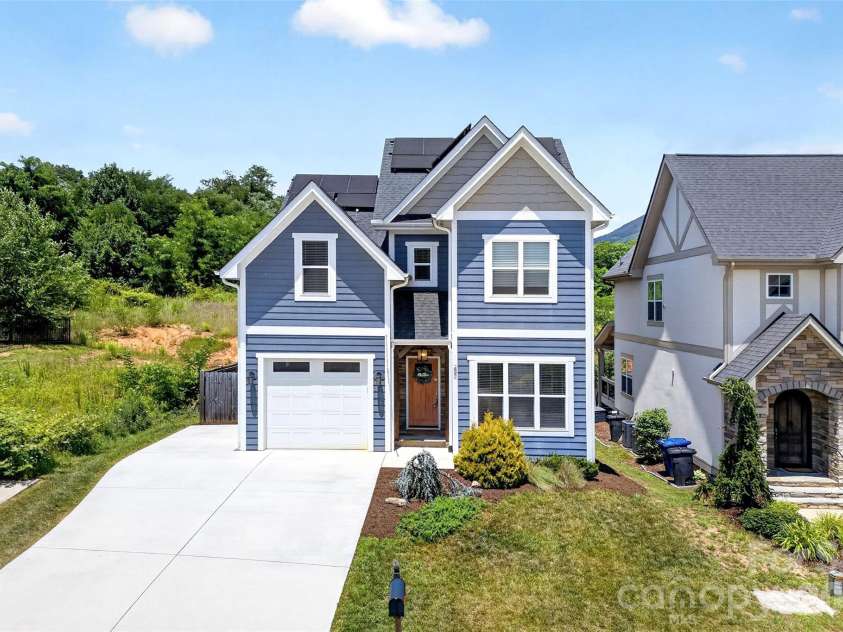 22 Tudor Way, Black Mountain, NC 28711.  MLS# CAR4398761, YatesRealty ID 39847. 