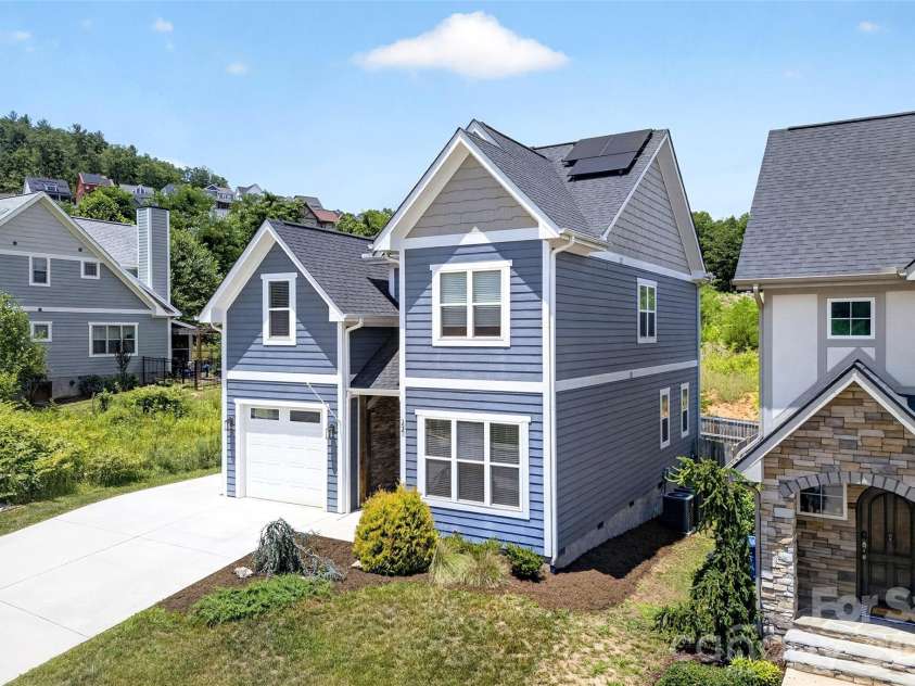 22 Tudor Way, Black Mountain, NC 28711.  MLS# CAR4398761, YatesRealty ID 39847. 