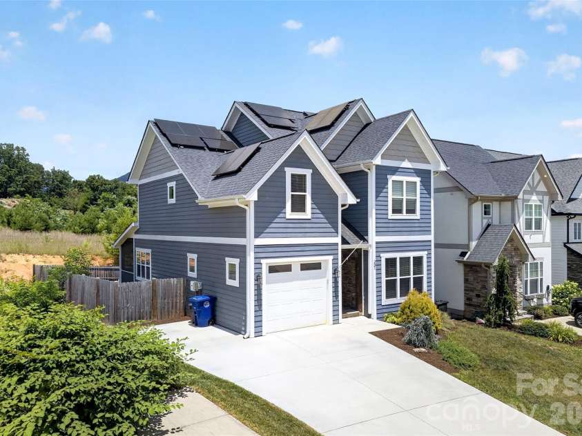 22 Tudor Way, Black Mountain, NC 28711.  MLS# CAR4398761, YatesRealty ID 39847. 