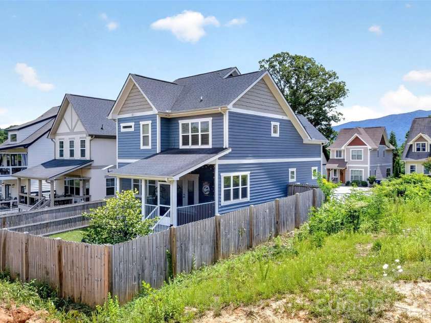 22 Tudor Way, Black Mountain, NC 28711.  MLS# CAR4398761, YatesRealty ID 39847. 