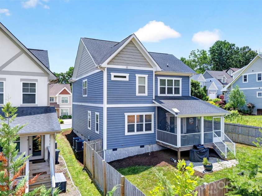 22 Tudor Way, Black Mountain, NC 28711.  MLS# CAR4398761, YatesRealty ID 39847. 