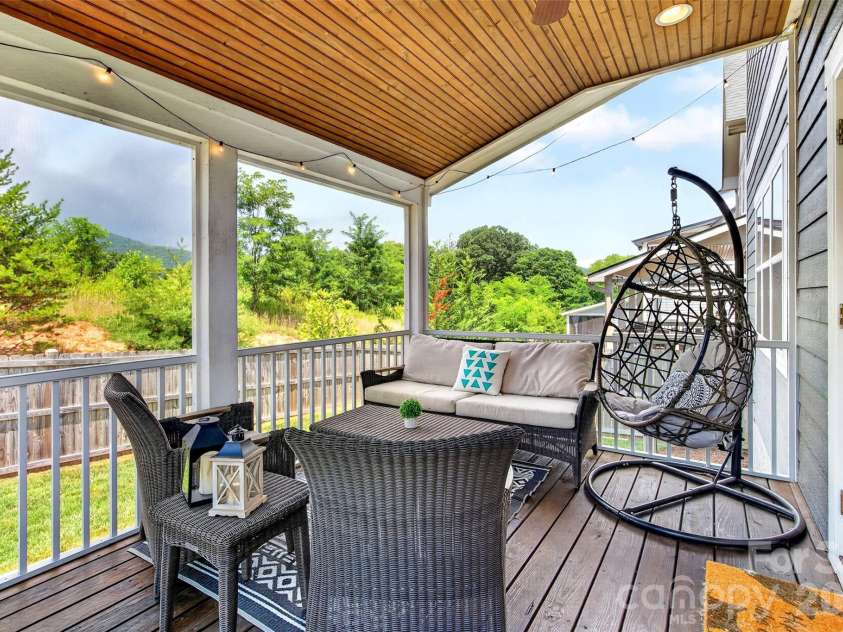 22 Tudor Way, Black Mountain, NC 28711.  MLS# CAR4398761, YatesRealty ID 39847. 