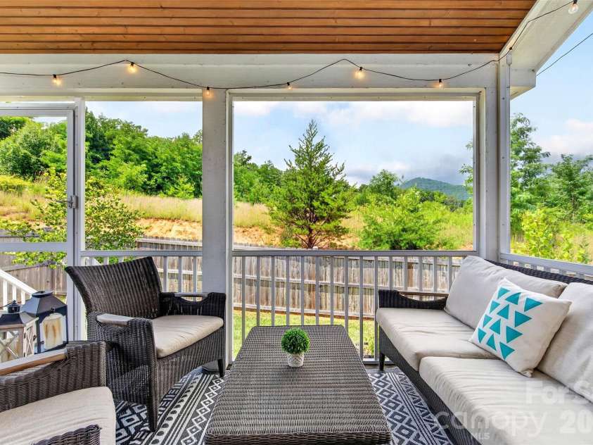 22 Tudor Way, Black Mountain, NC 28711.  MLS# CAR4398761, YatesRealty ID 39847. 