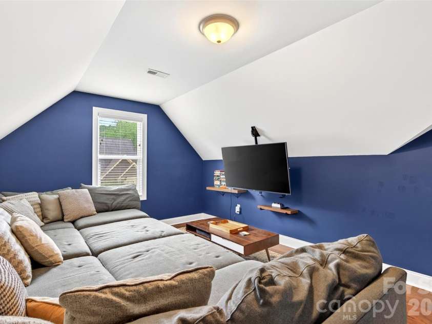 22 Tudor Way, Black Mountain, NC 28711.  MLS# CAR4398761, YatesRealty ID 39847. 