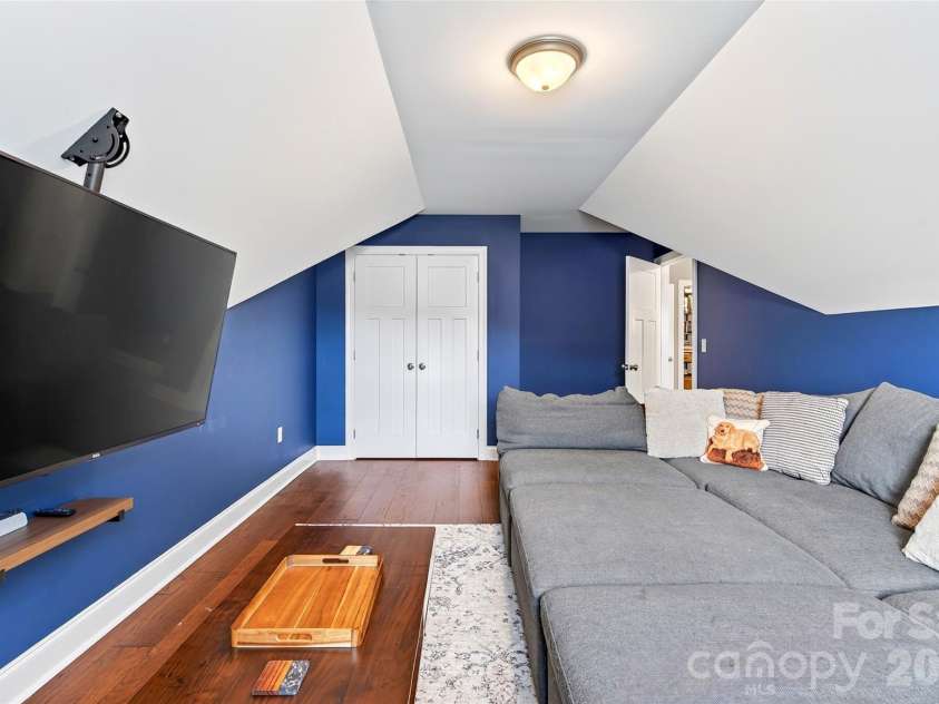 22 Tudor Way, Black Mountain, NC 28711.  MLS# CAR4398761, YatesRealty ID 39847. 