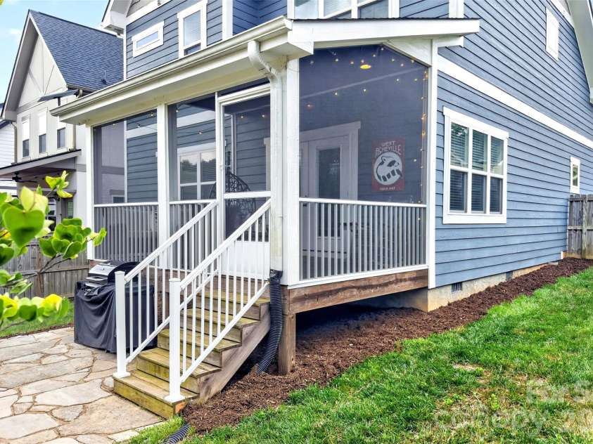 22 Tudor Way, Black Mountain, NC 28711.  MLS# CAR4398761, YatesRealty ID 39847. 