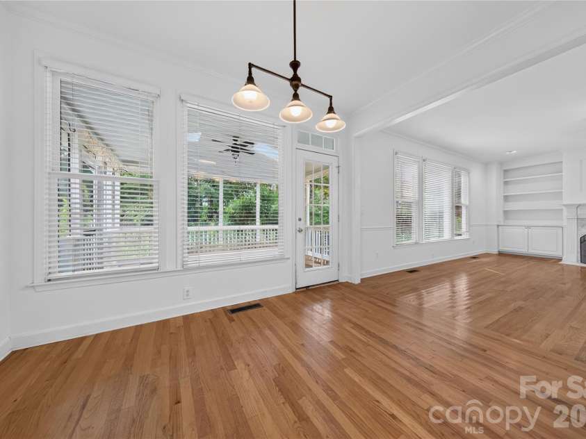 2615 Providence Hills Drive, Matthews, NC 28105.  MLS# CAR4396686, YatesRealty ID 39848. Breakfast Nook