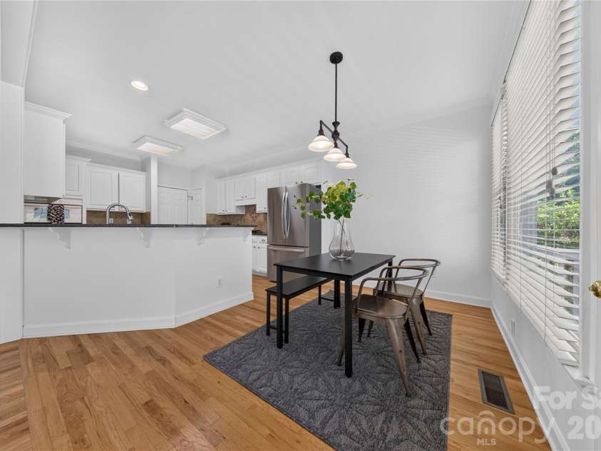 2615 Providence Hills Drive, Matthews, NC 28105.  MLS# CAR4396686, YatesRealty ID 39848. Breakfast Nook