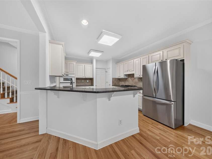 2615 Providence Hills Drive, Matthews, NC 28105.  MLS# CAR4396686, YatesRealty ID 39848. Kitchen