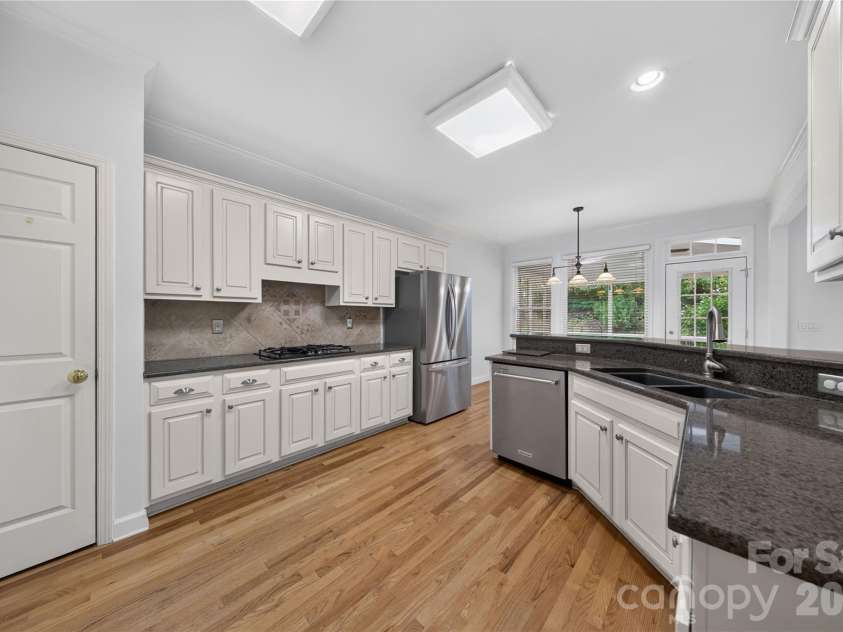 2615 Providence Hills Drive, Matthews, NC 28105.  MLS# CAR4396686, YatesRealty ID 39848. Kitchen