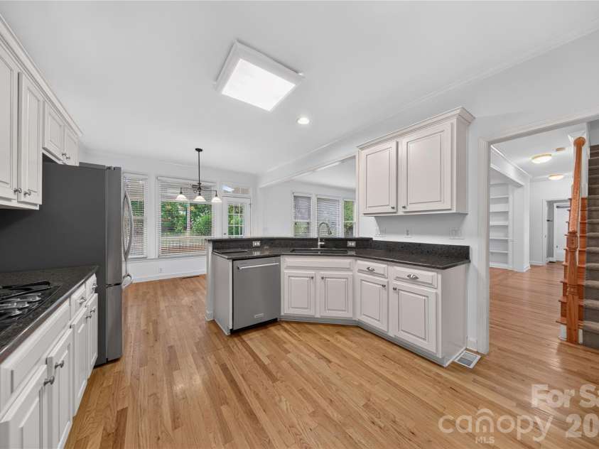2615 Providence Hills Drive, Matthews, NC 28105.  MLS# CAR4396686, YatesRealty ID 39848. Kitchen