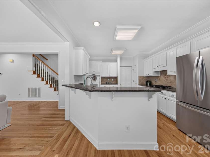 2615 Providence Hills Drive, Matthews, NC 28105.  MLS# CAR4396686, YatesRealty ID 39848. Kitchen