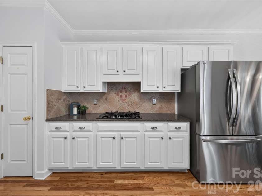 2615 Providence Hills Drive, Matthews, NC 28105.  MLS# CAR4396686, YatesRealty ID 39848. Kitchen