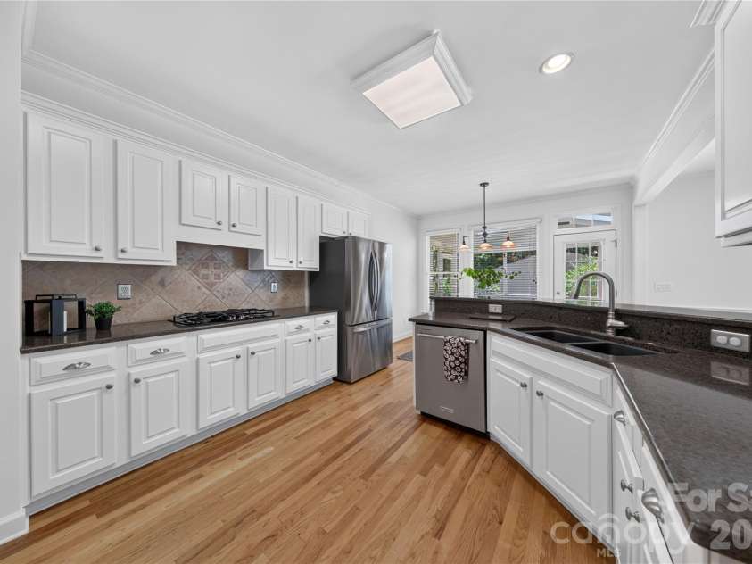 2615 Providence Hills Drive, Matthews, NC 28105.  MLS# CAR4396686, YatesRealty ID 39848. Kitchen