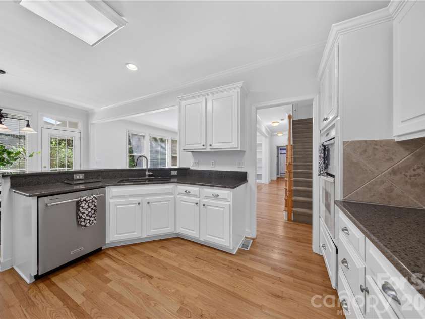 2615 Providence Hills Drive, Matthews, NC 28105.  MLS# CAR4396686, YatesRealty ID 39848. Kitchen