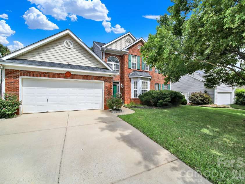 10918 Chamberlain Hall Court, Charlotte, NC 28277.  MLS# CAR4379191, YatesRealty ID 39849. Front