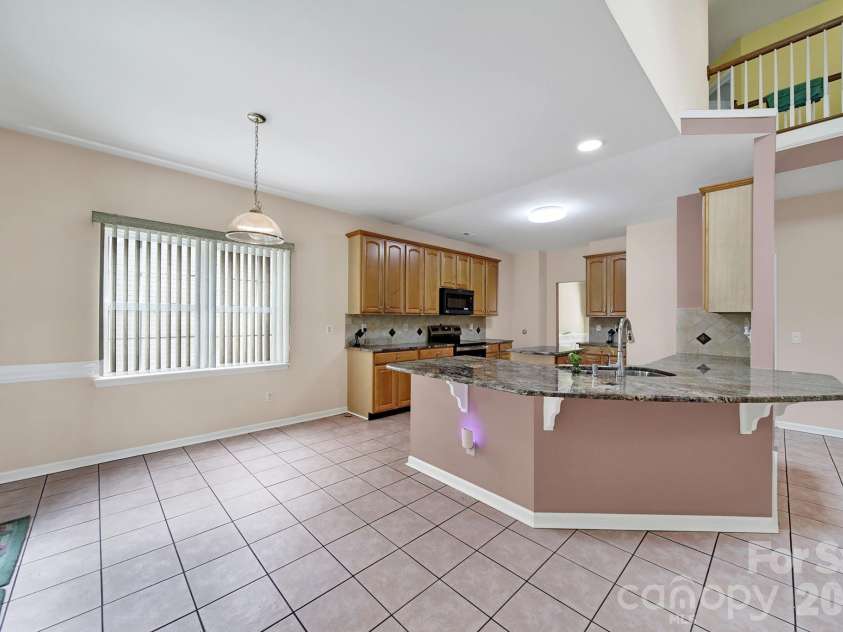 10918 Chamberlain Hall Court, Charlotte, NC 28277.  MLS# CAR4379191, YatesRealty ID 39849. Kitchen and Breakfast Area