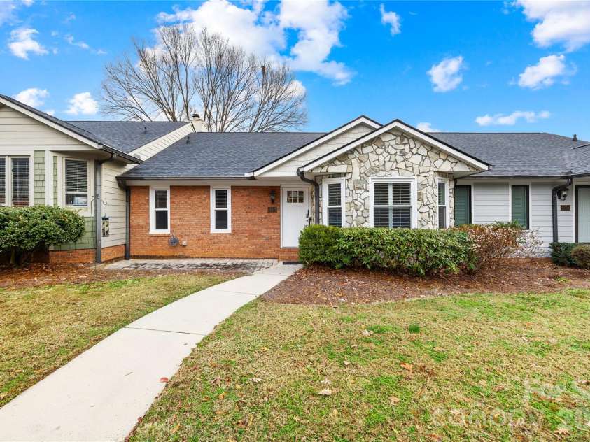 1002 Kenilworth Court, Concord, NC 28027.  MLS# CAR4327235, YatesRealty ID 3985. Great curb appeal