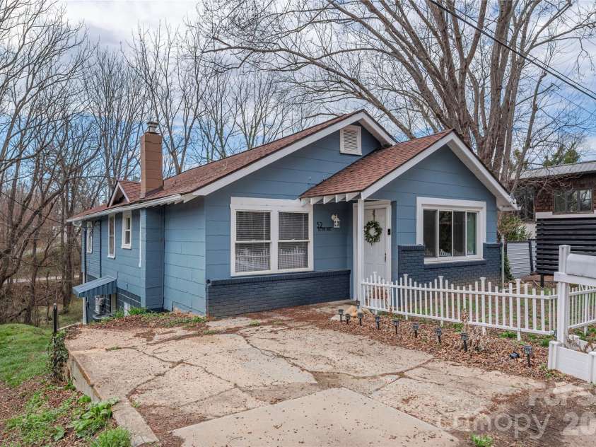 52 Boyd Avenue, Asheville, NC 28806.  MLS# CAR4351192, YatesRealty ID 3985. 