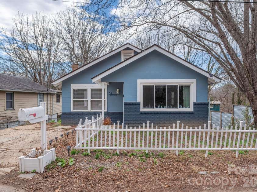 52 Boyd Avenue, Asheville, NC 28806.  MLS# CAR4351192, YatesRealty ID 3985. 