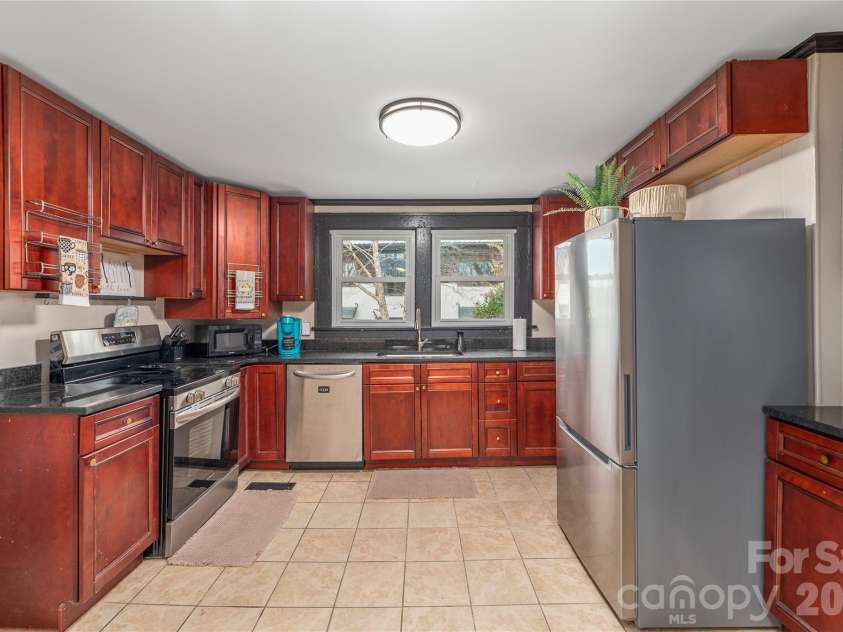 52 Boyd Avenue, Asheville, NC 28806.  MLS# CAR4351192, YatesRealty ID 3985. 