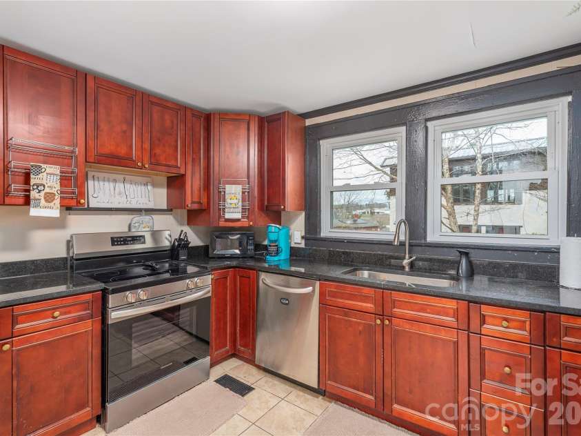 52 Boyd Avenue, Asheville, NC 28806.  MLS# CAR4351192, YatesRealty ID 3985. 