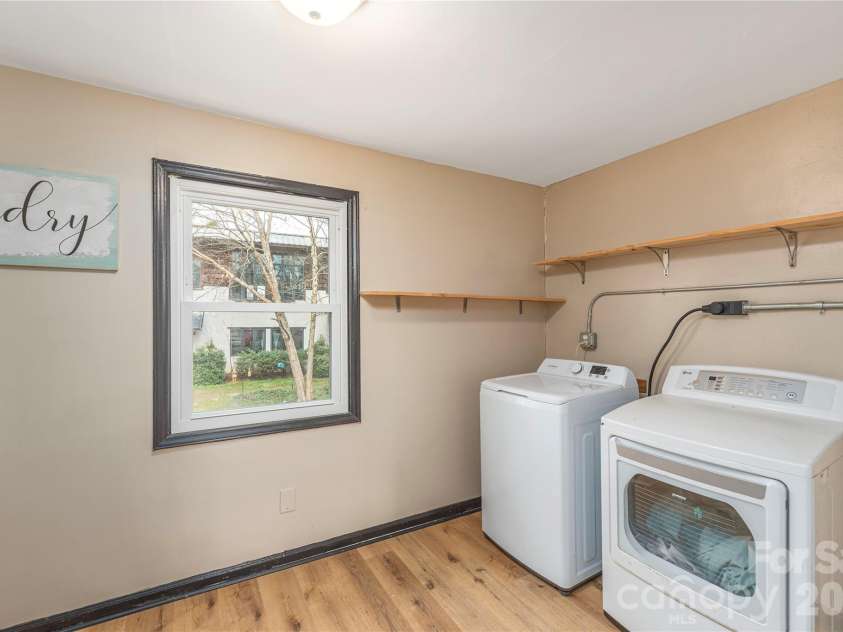 52 Boyd Avenue, Asheville, NC 28806.  MLS# CAR4351192, YatesRealty ID 3985. 