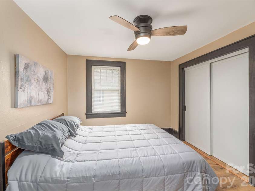 52 Boyd Avenue, Asheville, NC 28806.  MLS# CAR4351192, YatesRealty ID 3985. 