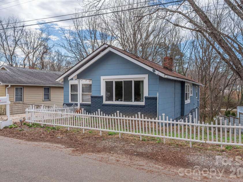 52 Boyd Avenue, Asheville, NC 28806.  MLS# CAR4351192, YatesRealty ID 3985. 