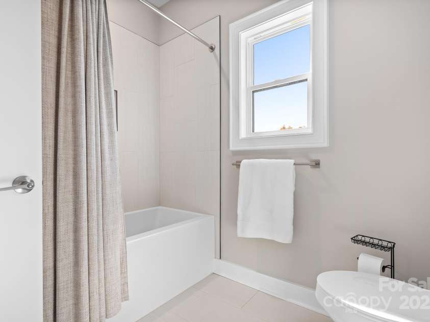 615 Sandycrest Drive, Cherryville, NC 28021.  MLS# CAR4315019, YatesRealty ID 3985. 