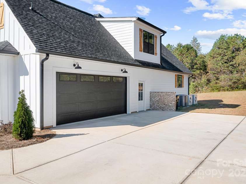 615 Sandycrest Drive, Cherryville, NC 28021.  MLS# CAR4315019, YatesRealty ID 3985. 