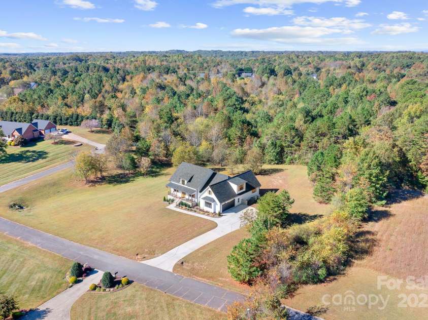 615 Sandycrest Drive, Cherryville, NC 28021.  MLS# CAR4315019, YatesRealty ID 3985. 